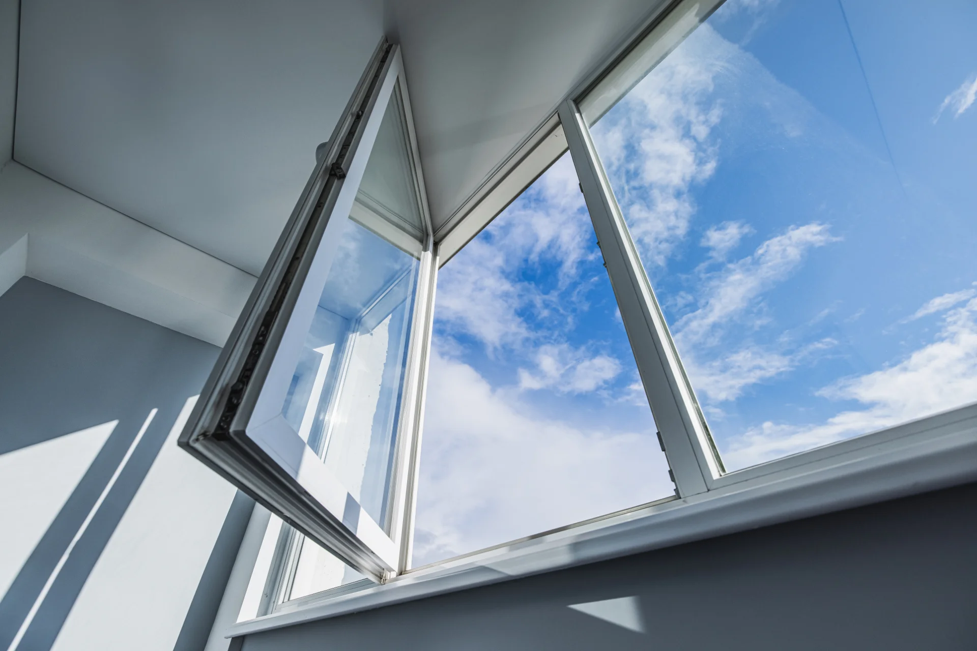 VLX 80 Casement Window in West Park, FL | Sightline Windows & Doors West Park - detail 1